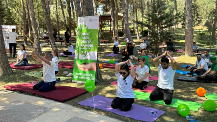 Suraxanı Rayon İcra Hakimiyyətinin, Respublika Reabilitasiya Mərkəzinin, Şağan və Sumqayıt Reabilitasiya Mərkəzlərinin birgə təşkilatçılığı “Yaşıl dünya naminə həmrəylik ili” çərçivəsində 21 İyun - Beynəlxalq Yoqa Gününə həsr olunmuş "Yaşıl dünyamızı sağlam ruhda qoruyaq" adlı inklüziv yoqa festivalı keçirilib