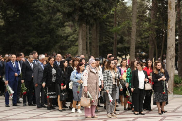 Ulu Öndərin abidəsi ziyarət olunub