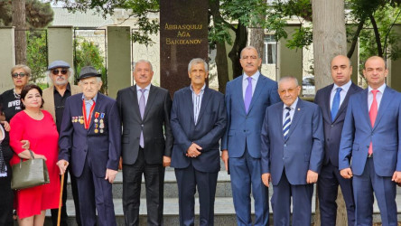 Abbasqulu Ağa Bakıxanovun anadan olmasının 229 illiyi münasibətilə  büstü ziyarət olunub