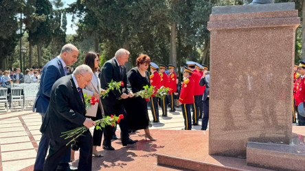 Suraxanıda “Heydər Əliyev -Unudulmaz lider” adlı foto-xalça sərgisi və konsert proqramı təşkil olunub