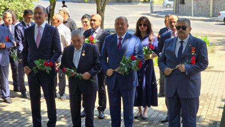 İyunun 21-də Azərbaycan şairi, yazıçısı, görkəmli alim Abbasqulu Ağa Bakıxanovun anadan olmasının 230 illik yubileyi münasibətilə doğulduğu Əmircan qəsəbəsində büstü ziyarət olunub, önünə gül dəstələri düzülərək xatirəsi ehtiramla yad edilib