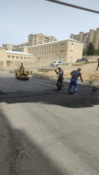 Qaraçuxur  qəsəbəsində Yeni Günəşli “AB” yaşayış sahəsində 64, 66, 135, 143, 151, 153, 157 saylı, Hacınski küçəsi 100 saylı binaların həyətləri asfaltlanır.