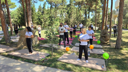 Suraxanı Rayon İcra Hakimiyyətinin, Respublika Reabilitasiya Mərkəzinin, Şağan və Sumqayıt Reabilitasiya Mərkəzlərinin birgə təşkilatçılığı “Yaşıl dünya naminə həmrəylik ili” çərçivəsində 21 İyun - Beynəlxalq Yoqa Gününə həsr olunmuş "Yaşıl dünyamızı sağlam ruhda qoruyaq" adlı inklüziv yoqa festivalı keçirilib