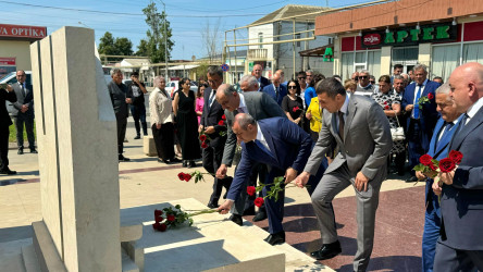 Suraxanı rayonunda Heydər Əliyevin hakimiyyətə birinci gəlişinin 55-ci ildönümü münasibətilə Yeni Suraxanı qəsəbəsi, 14 İyul küçəsində Ulu öndərin siyasi hakimiyyətə gəlişini əks etdirən Xatirə kompleksi ziyarət olunub