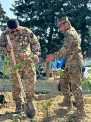 İyunun 25-də "26 İyun - Silahlı Qüvvələr günü"  münasibətilə "Yaşıl Dünya Naminə Həmrəylik ili" çərçivəsində Suraxanı Rayon İcra Hakimiyyətinin və Suraxanı Oyl şirkətinin birgə təşkilatçılığı ilə Əmircan - Yeni Suraxanı yolunda ağacəkmə aksiyası keçirilib.