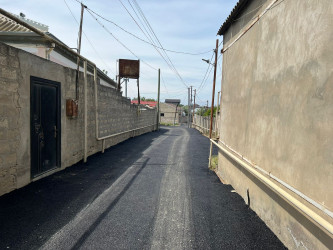 Vətəndaşların rahat və maneəsiz gediş-gəlişini təmin etmək məqsədilə hazırda Yeni Suraxanı qəsəbəsi, Göl küçəsində 1150 kv/m asfalt örtüyü salınır