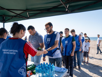 “Təmiz ölkəm” devizi altında keçirilən Ümumrespublika Təmizlik Marafonu çərçivəsində Xəzər dənizinin Suraxanı rayonu Hövsan sahili tullantılardan təmizlənib