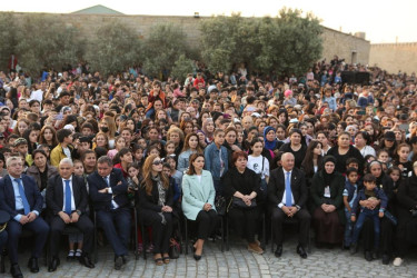 “Atəşgah məbədi” Dövlət Tarix-Memarlıq Qoruğunda möhtəşəm konsert proqramı və atəşfəşanlıq keçirilib