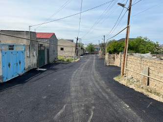 Vətəndaşların rahat və maneəsiz gediş-gəlişini təmin etmək məqsədilə hazırda Yeni Suraxanı qəsəbəsi, Göl küçəsində 1150 kv/m asfalt örtüyü salınır