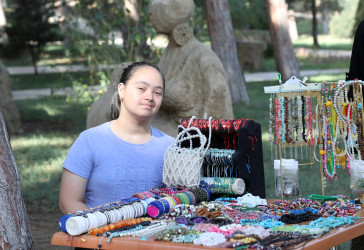 Suraxanı rayonunda yeni tədris ilinin başlanması münasibətilə şəhid və qazilərin məktəbli övladlarına, evdə təhsil alan, fiziki və əqli qüsurlu aztəminatlı rayon məktəblilərinə məktəb ləvazimatları, çantaları və məktəbli formaları hədiyyə edilib