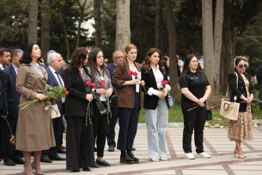 Ulu Öndərin abidəsi ziyarət olunub