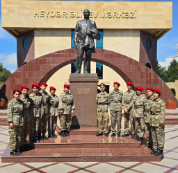 Suraxanıda “Heydər Əliyev -Unudulmaz lider” adlı foto-xalça sərgisi və konsert proqramı təşkil olunub