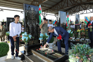 Sentyabrın 26-da 27 sentyabr - Anım Günü ilə əlaqədar Suraxanı rayonu, Zığ qəsəbəsi, Dədə Qorqud Qəbiristanlığındakı Şəhidlər Xiyabanında Şəhidlərimiz anılıb