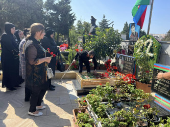 Bu gün Vətən müharibəsində qəhrəmancasına döyüşərək şəhidlik zirvəsinə ucalan Hüseynov İsabala Ceyhun oğlunun doğum günüdür