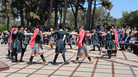 Suraxanıda “Heydər Əliyev -Unudulmaz lider” adlı foto-xalça sərgisi və konsert proqramı təşkil olunub