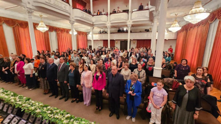 R.Behbudov adına Azərbaycan Dövlət Mahnı Teatrında Ümummilli Lider Heydər Əliyevin anadan olmasının 100-cü ildönümünə həsr olunmuş konsert proqramı keçirilib