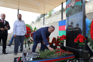 Bu gün  Azərbaycan Respublikasının Silahlı Qüvvələri tərəfindən Qarabağ iqtisadi rayonunda keçirilən lokal xarakterli antiterror tədbirləri zamanı şəhid olmuş ordumuzun hərbi qulluqçusu Qasımzadə İnqilab Füzuli oğlunun il mərasimi keçirilib