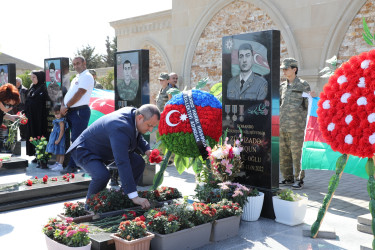 Sentyabrın 26-da "27 sentyabr - Anım Günü"  ilə əlaqədar Binə qəsəbə qəbiristanlığındakı Şəhidlər Xiyabanında Şəhidlərin məzarı ziyarət olununaraq gül dəstələri düzülüb, onların əziz xatirəsi ehtiramla yad edilərək dualar oxunub