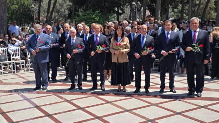 Suraxanıda “Heydər Əliyev -Unudulmaz lider” adlı foto-xalça sərgisi və konsert proqramı təşkil olunub