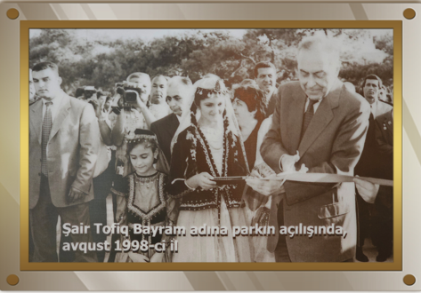 Şair Tofiq Bayram parkin açılışı avqust 1998-ci il.png