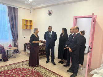 31 Dekabr - Dünya Azərbaycanlılarının Həmrəyliyi Günü və Yeni il bayramı münasibətilə Suraxanı Rayon İcra Hakimiyyətinin başçısı Adil Əliyev və müavinləri "Azərbaycan Uşaqları" İctimai Birliyinin nəzdində 2007-ci ildən fəaliyyət göstərən Uşaq Sığınacağı - Reinteqrasiya Mərkəzinin sakinlərini ziyarət ediblər