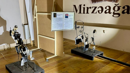 Suraxanı Rayon İcra Hakimiyyətinin başçısı Adil Əliyev Hövsan qəsəbəsində yerləşən "Mirzəağa Əliyev adına Mədəniyyət Evi"nin təşkil etdiyi “Kölgənin əzəməti” adlı sərgiyə baxış keçirib