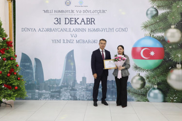 31 Dekabr - Dünya Azərbaycanlılarının Həmrəyliyi Günü və Yeni il bayramı münasibətilə rayonun ictimai həyatında fəal iştirakına görə bir qrup şəxs Rayon İcra Hakimiyyəti başçısının və YAP Suraxanı Rayon Təşkilatının Fəxri Fərmanları ilə təltif olunublar