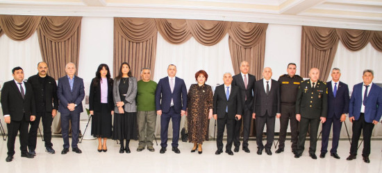 Suraxanıda “Konstitusiya və Suverenlik İli” çərçivəsində Şanlı tariximizin ən şərəfli və qürurverici səhifələrinə həkk olunmuş 8 noyabr – Zəfər gününün 5-ci ildönümü münasibətilə “Zəfər Bayrağına düzlən!” adlı vətənpərvərlik tədbiri keçirilib