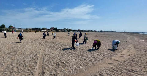 “Təmiz ölkəm” devizi altında keçirilən Ümumrespublika Təmizlik Marafonu çərçivəsində növbəti dəfə Xəzər dənizinin Suraxanı rayonu Hövsan sahili tullantılardan təmizlənib