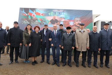 Noyabrın 4-də Suraxanı Rayon İcra Hakimiyyətinin təşkilatçılığı ilə “Konstitusiya və Suverenlik ili” çərçivəsində Zəfər Gününə həsr olunmuş ağacəkmə aksiyası keçirilib