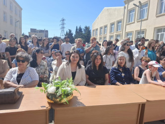 Bu gün ümumtəhsil müəssisələrində “Son zəng” çalınıb Bu münasibətlə Suraxanı rayonunun bütün məktəblərində “Son zəng” tədbirlərində Rayon İcra Hakimiyyəti başçısı Aparatının, qəsəbə inzibati ərazi dairələri üzrə nümayəndəliklərin və bələdiyyələrin məsul əməkdaşları iştirak edərək Rayon İcra Hakimiyyəti başçısının təbriklərini çatdırıblar.