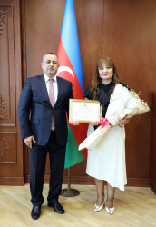 Bir neçə qurum əməkdaşı yubileyi münasibətilə təltif olunub