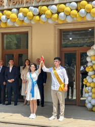 Rayon İcra Hakimiyyətinin baçşısı Adil Əliyev “Son zəng” münasibətilə məzunları təbrik edib