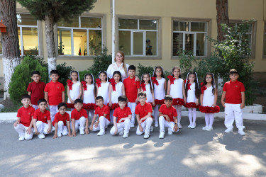 Rayon İcra Hakimiyyətinin baçşısı Adil Əliyev “Son zəng” münasibətilə məzunları təbrik edib