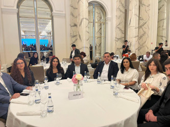 Ailə, Qadın və Uşaq Problemləri üzrə Dövlət Komitəsinin təşkilatçılığı ilə “Rəqəmsal dövrdə ailə: transformasiyanın yeni sərhədləri” mövzusunda keçirirlən I Ailə Forumunda Suraxanı rayonunun da nümunəvi ailələri iştirak ediblər