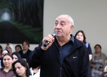 Suraxanı Rayon İcra Hakimiyyətinin başçısı Adil Əliyevin vətəndaşlarla növbəti səyyar görüşü sentyabrın 2-də Qaraçuxur qəsəbəsində yerləşən 285 saylı tam orta ümumtəhsil məktəbində keçirilib