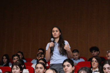 Suraxanıda “Heydər Əliyev və Azərbaycan tarixi” referat-yazı müsabiqəsinin rayon mərhələsinin yekunlarına həsr olunmuş elmi-praktik konfrans keçirilib