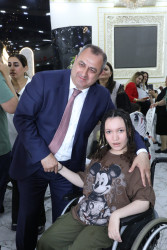 “1 İyun –Uşaqların Beynəlxalq Müdafiəsi Günü” münasibətilə xüsusi qayğıya ehtiyacı olan uşaqlar üçün bayram tədbiri təşkil olunub