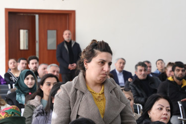 Fevralın 18-də RİH başçısı növbəti dəfə 97 nömrəli tam orta məktəbdə Əmircan qəsəbəsinin sakinləri ilə görüşüb