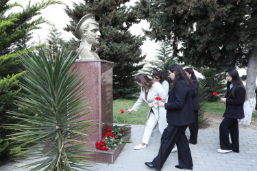 Bu gün Suraxanı rayonunda Milli Qəhrəman Albert Aqarunovun xatirəsi anılıb