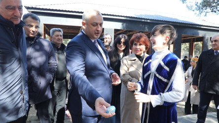 “Şəhərsalma və Memarlıq İli”  çərçivəsində Suraxanı rayonu, Əmircan qəsəbəsində salınan yeni park martın 19-da bayramlar ərəfəsində sakinlərin istifadəsinə verilib