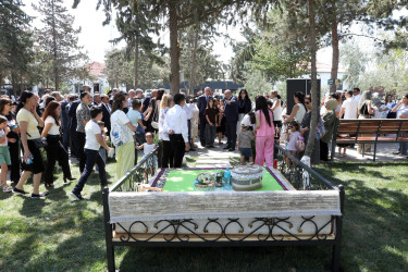 “Şəhərsalma və Memarlıq İli” çərçivəsində Suraxanı Rayon İcra Hakimiyyəti tərəfindən rayon ərazisində həyata keçirilən genişmiqyaslı abadlıq-quruculuq tədbirləri davam edərək Yeni Suraxanı qəsəbəsində də əsaslı yenidənqurma işləri aparılıb