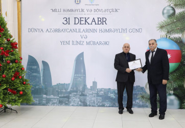 31 Dekabr - Dünya Azərbaycanlılarının Həmrəyliyi Günü və Yeni il bayramı münasibətilə rayonun ictimai həyatında fəal iştirakına görə bir qrup şəxs Rayon İcra Hakimiyyəti başçısının və YAP Suraxanı Rayon Təşkilatının Fəxri Fərmanları ilə təltif olunublar