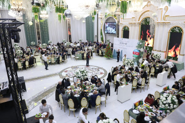 Suraxanı Rayon İcra Hakimiyyətinin və YAP Suraxanı Rayon Təşkilatının birgə təqdimatında “Konstitusiya və suverenlik ili” çərçivəsində 31 Dekabr - Dünya Azərbaycanlılarının Həmrəyliyi Günü və Yeni il bayramı münasibətilə “Milli həmrəylik və dövlətçilik” adlı tədbir keçirilib