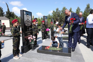27 Sentyabr – Anım Günü ərəfəsində Suraxanı rayonunda Vətənimizin müstəqilliyi, suverenliyi və ərazi bütövlüyü uğrunda canından keçərək şəhidlik zirvəsinə ucalmış qəhrəmanlarımızın əziz xatirəsi dərin ehtiramla yad edilib