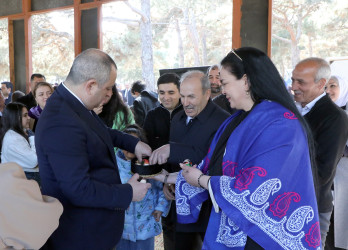 “Şəhərsalma və Memarlıq İli”  çərçivəsində Suraxanı rayonu, Əmircan qəsəbəsində salınan yeni park martın 19-da bayramlar ərəfəsində sakinlərin istifadəsinə verilib