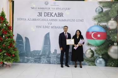 31 Dekabr - Dünya Azərbaycanlılarının Həmrəyliyi Günü və Yeni il bayramı münasibətilə rayonun ictimai həyatında fəal iştirakına görə bir qrup şəxs Rayon İcra Hakimiyyəti başçısının və YAP Suraxanı Rayon Təşkilatının Fəxri Fərmanları ilə təltif olunublar