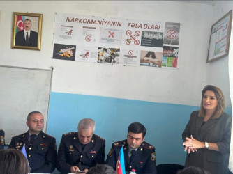 Suraxanı rayonunda "Narkomaniyaya qarşı mübarizə" mövzusunda maarifləndirici tədbirlər Qaraçuxur qəsəbəsində yerləşən 341 №-li və 346 №-li tam orta ümumtəhsil məktəblərində keçirilib