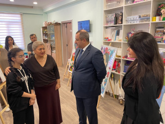 31 Dekabr - Dünya Azərbaycanlılarının Həmrəyliyi Günü və Yeni il bayramı münasibətilə Suraxanı Rayon İcra Hakimiyyətinin başçısı Adil Əliyev və müavinləri "Azərbaycan Uşaqları" İctimai Birliyinin nəzdində 2007-ci ildən fəaliyyət göstərən Uşaq Sığınacağı - Reinteqrasiya Mərkəzinin sakinlərini ziyarət ediblər