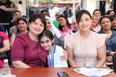 Rayon İcra Hakimiyyətinin baçşısı Adil Əliyev “Son zəng” münasibətilə məzunları təbrik edib